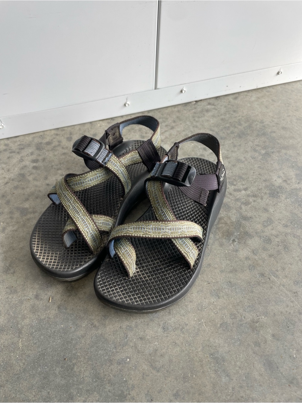 Chacos Outdoor Strappy Sandals in Olive Green and blue Women’s 6